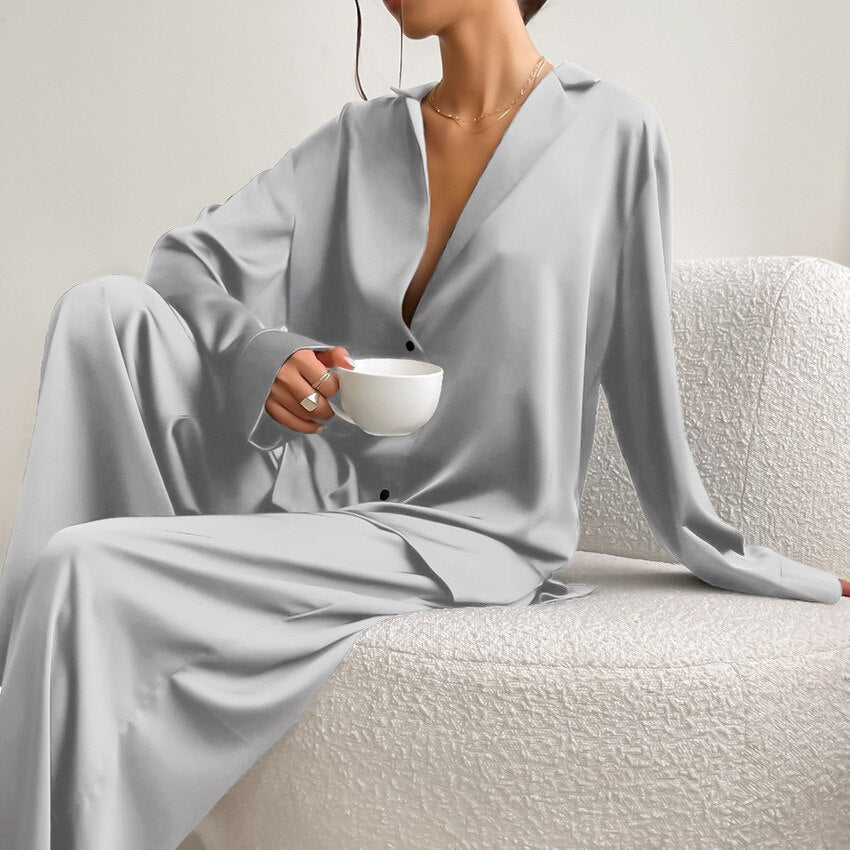 Satinpyjamasset – Isabella Hösttrollkonst-utgåva