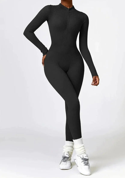 Schwarzer Damen-Jumpsuit, langärmelig, eng anliegend, Reißverschluss, Sportmode, elegant.