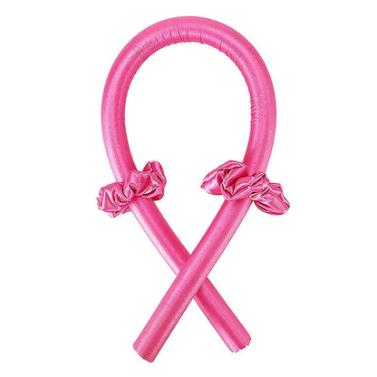 Rosa Lockenstab aus Satin für hitzefreies Haarstyling, flexibel und schonend.