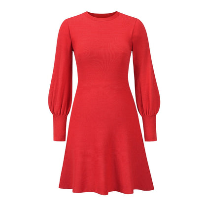 Rotes Damenkleid mit langen Ärmeln, A-Linie, Strick, elegant, modisch, Herbstmode.