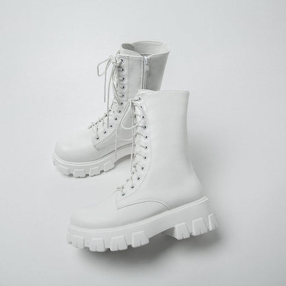 Weiße Damenstiefel mit Plateau, Schnürung und Reißverschluss, modisch und robust.