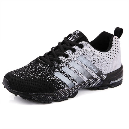 Schwarz-weißer Laufschuh, atmungsaktiv, rutschfest, für Herren, mit Schnürsenkeln.