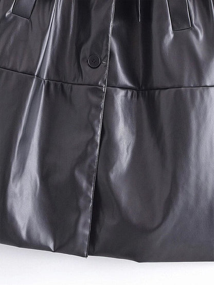 Schwarzer Lederrock, Knopfdetail, elegantes Design, Damenmode, hochwertiges Material.