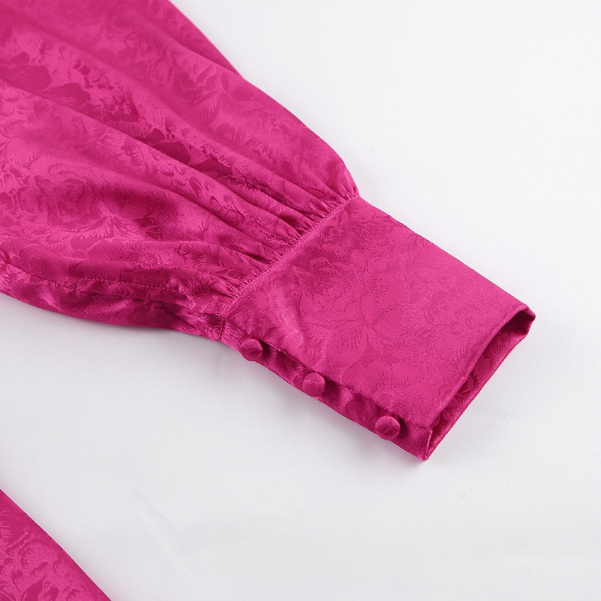 Rosa Bluse mit langen Ärmeln, florales Muster, Knopfmanschetten, Damenmode, elegant.
