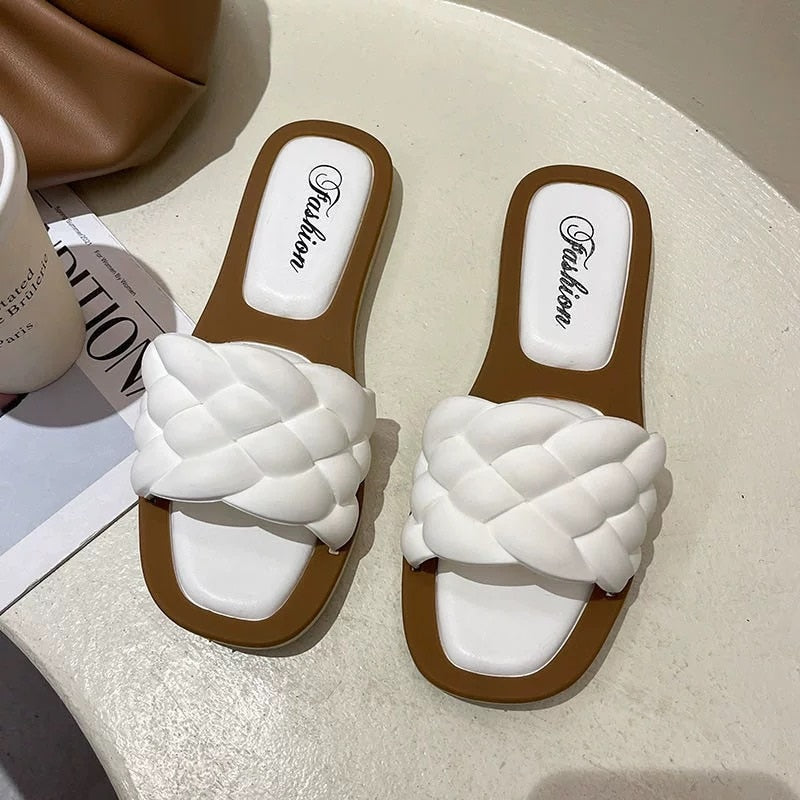 Weiße geflochtene Damen-Sandalen, flach, modisch, bequem, Sommer, Kunstleder.