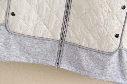 Weiße gesteppte Jacke mit grauem Saum, Reißverschluss, modisch, warm, Damenbekleidung.