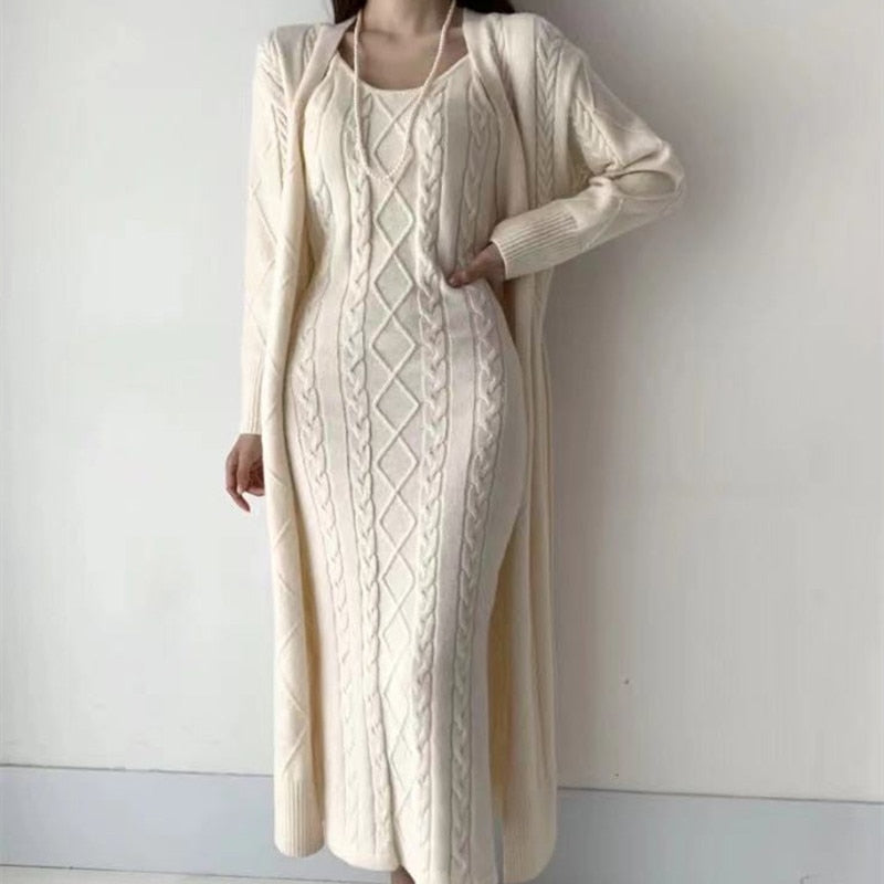 Damen Strickkleid Set, cremefarben, Zopfmuster, langärmelig, elegant, Herbstmode.