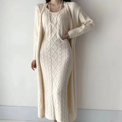 Damen Strickkleid Set, cremefarben, Zopfmuster, langärmelig, elegant, Herbstmode.
