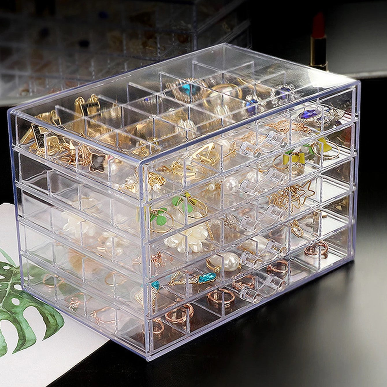 Klarer Acryl-Schmuck-Organizer mit Schubladen, ideal zur Aufbewahrung von Ohrringen und Ringen.