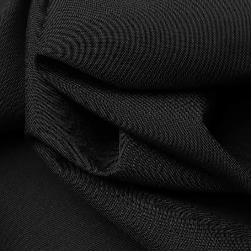 Schwarzer Baumwollstoff, glatt, hochwertig, ideal für Bekleidung und Heimtextilien.