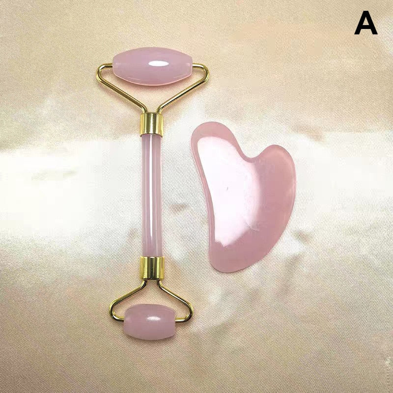 Rosenquarz-Gesichtsroller und Gua Sha Set, Massagewerkzeug, Hautpflege, rosa, goldfarben.