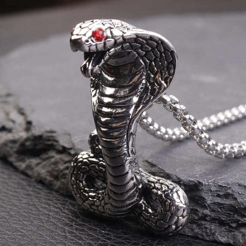 Silberne Kobra-Anhänger Halskette mit rotem Auge, Schlangenschmuck, Edelstahl, Herren Accessoire.