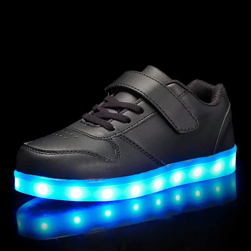 Barn-LED-sneakers med färgskiftande ljuseffekt när man går