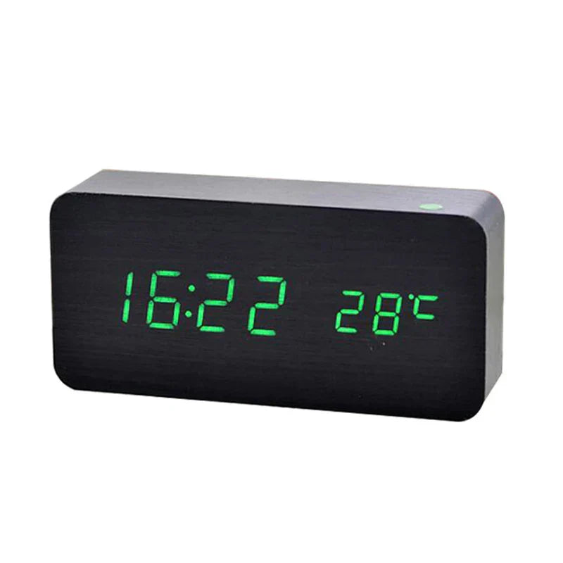Digital klocka i trä med LED-display – WoodSync