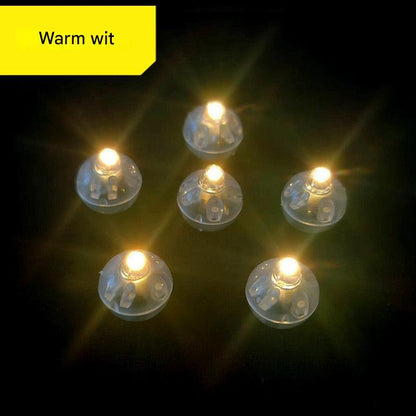 Sechs warmweiße LED-Teelichter auf schwarzem Hintergrund, energiesparend, dekorativ.