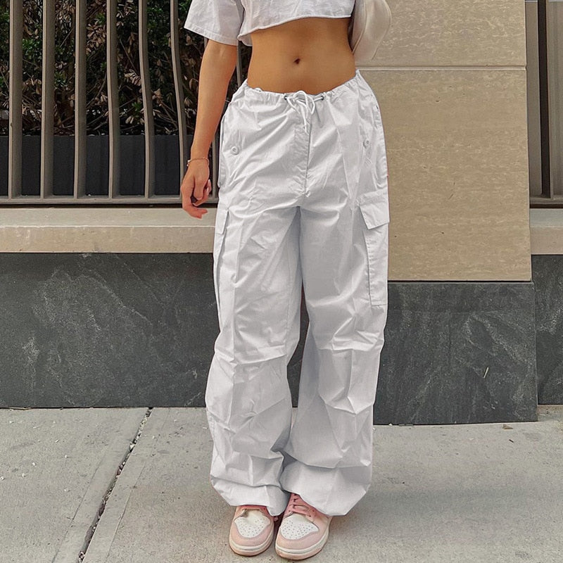 Weiße Cargo-Hose Damen, lässig, Baumwolle, Streetwear, mit Taschen, modisch, bequem.