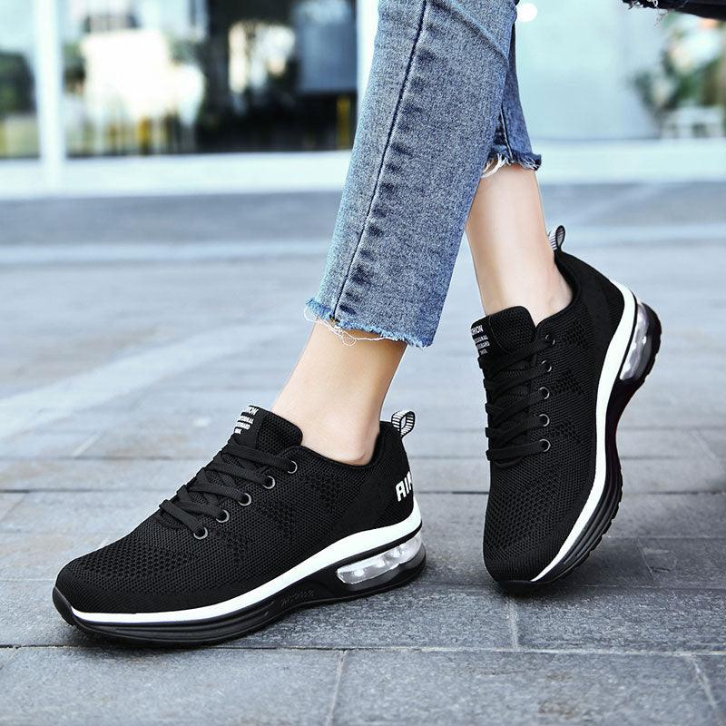 Schwarze Damen-Sneaker mit Luftpolstersohle, atmungsaktiv, ideal für Freizeit und Sport.