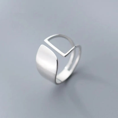 Silberner minimalistischer Ring, geometrisches Design, verstellbar, Schmuck für Damen.