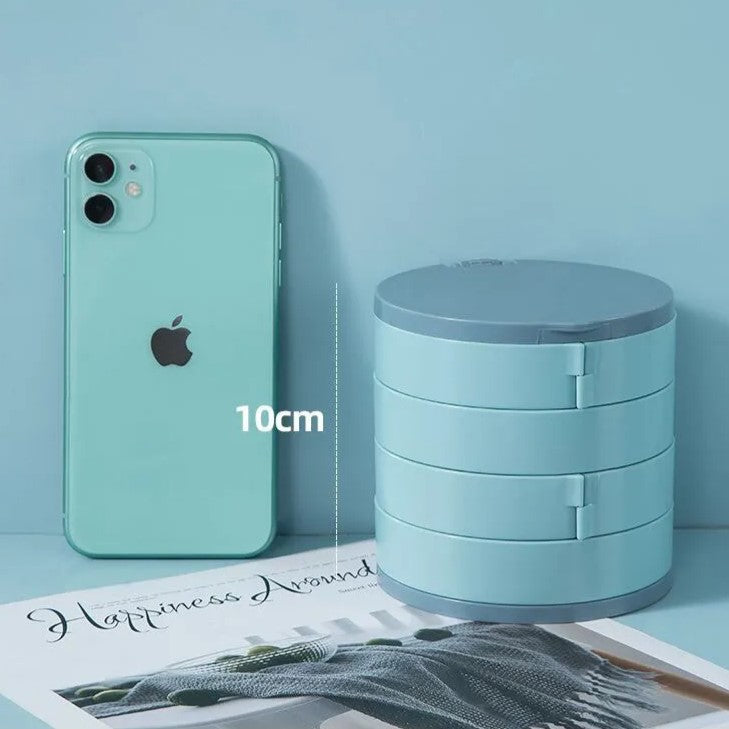 Türkisfarbenes iPhone neben blauem, rundem, stapelbarem Aufbewahrungsbehälter, 10 cm hoch.