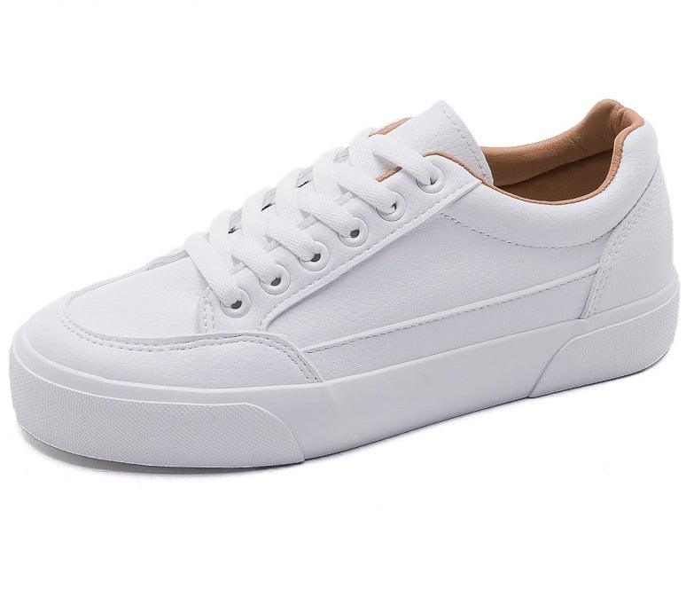Weiße Sneaker aus Leder, Unisex, modisch, bequem, ideal für Alltag und Freizeit.