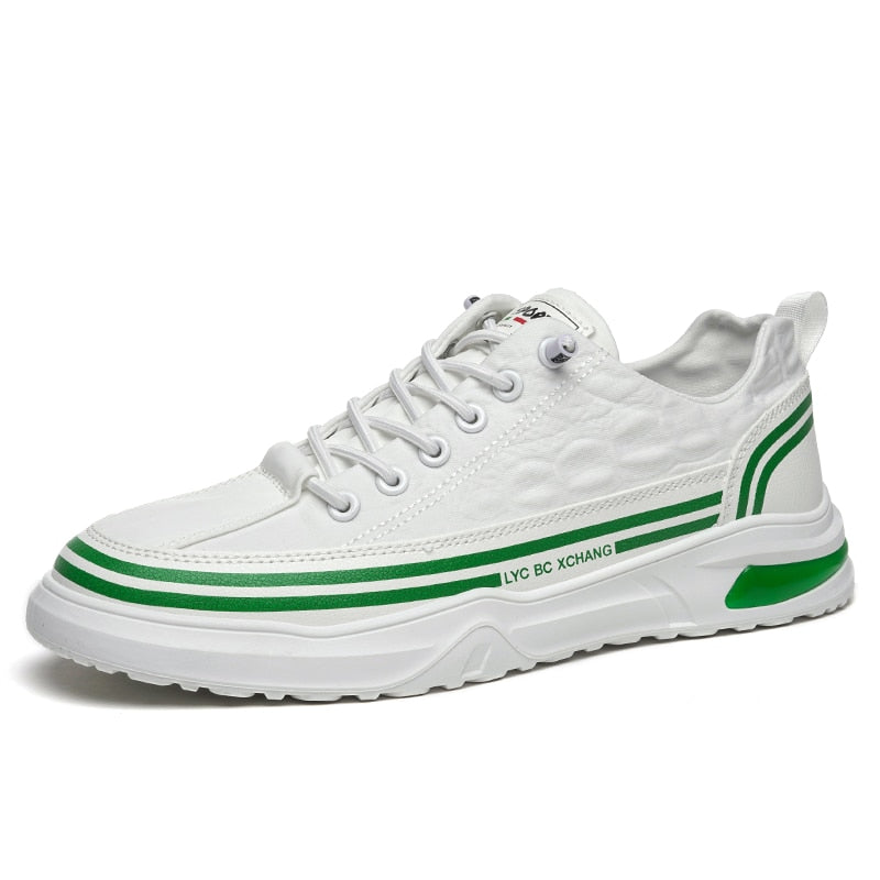 Weiße Sneaker mit grünen Streifen, Herren, Leder, sportlich, modisch, bequem, Freizeit.