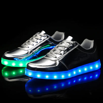 Barn-LED-sneakers med färgskiftande ljuseffekt när man går