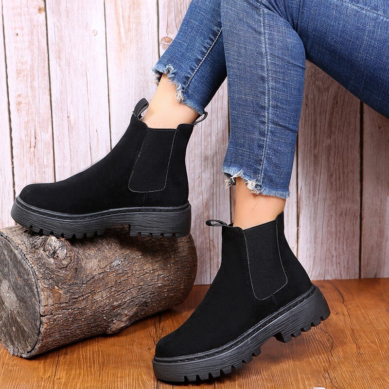 Schwarze Chelsea-Boots aus Wildleder, Damen, mit dicker Sohle, lässig, modisch, Herbstmode.