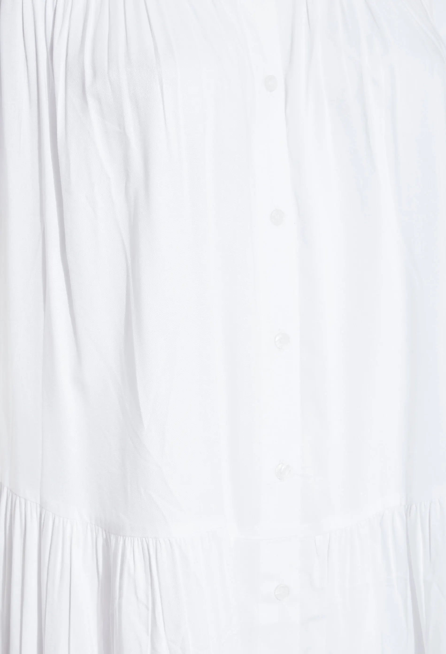 Weißes Damenkleid aus Baumwolle, knielang, mit Knopfleiste, ideal für Sommermode.