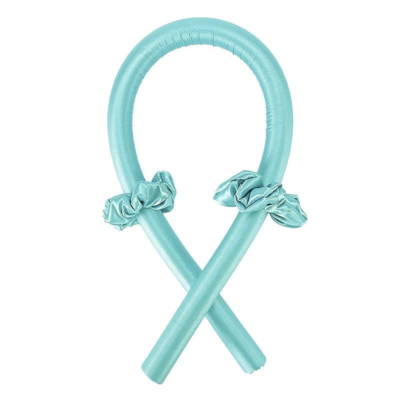 Türkises Haarstyling-Tool aus Satin für Locken ohne Hitze.