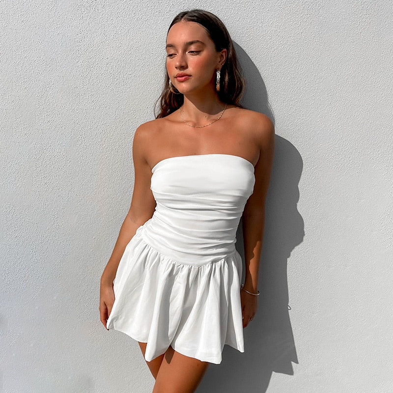 Vit strapless miniklänning med plisserade detaljer – Nikki