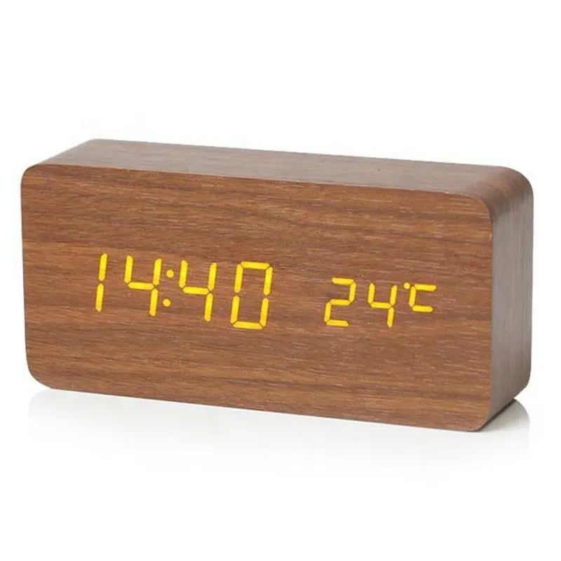 Digital klocka i trä med LED-display – WoodSync