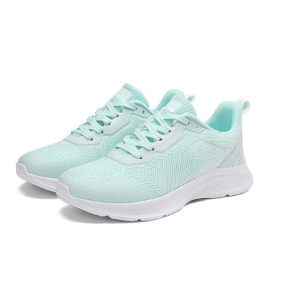 Hellblaue Sportschuhe aus Mesh für Damen, atmungsaktiv und leicht, ideal zum Laufen.
