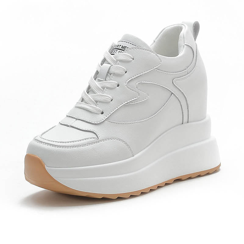 Weiße Plateau-Sneaker aus Leder mit dicker Sohle, modisch und bequem für Damen.