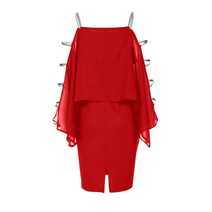 Rotes Damenkleid mit asymmetrischem Chiffon-Overlay und Metallakzenten, elegantes Design.