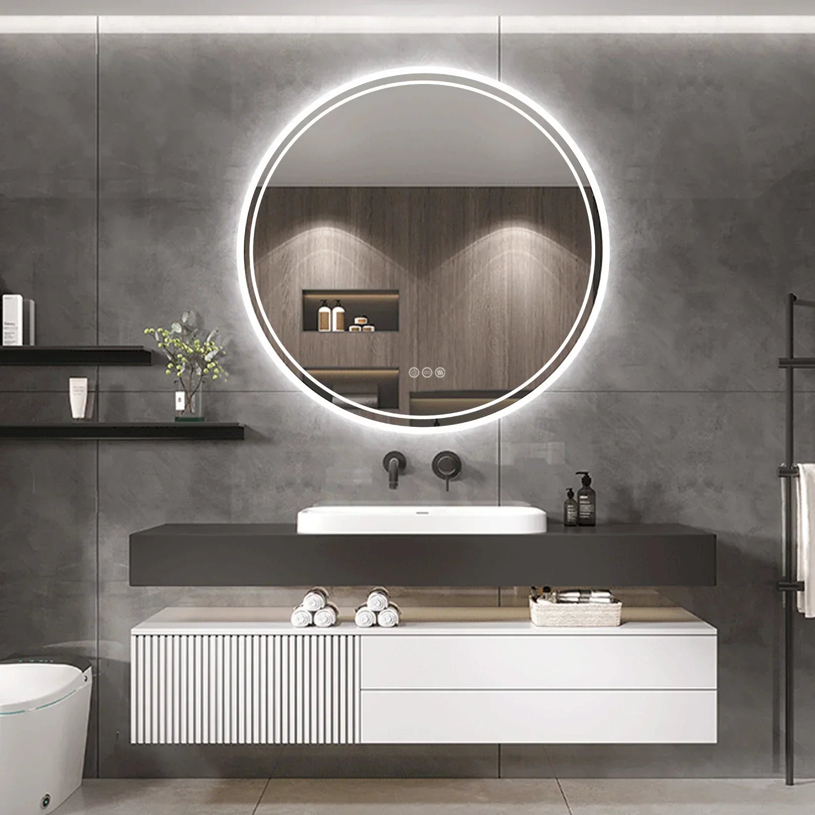 Runder LED-Badezimmerspiegel, beleuchtet, modernes Design, über Waschbecken, graue Wand.