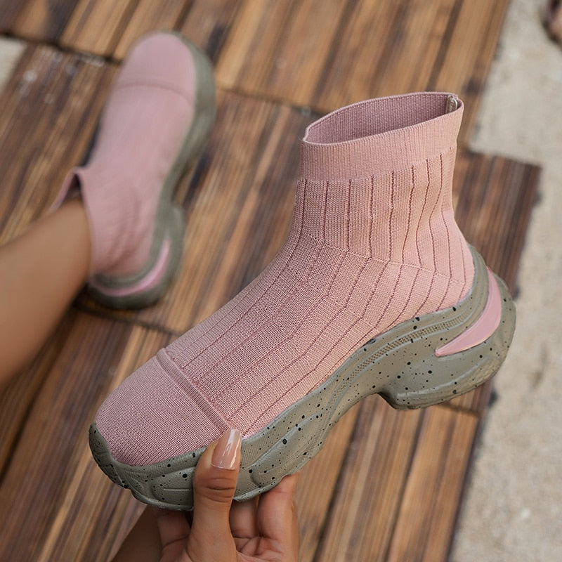Rosa Stricksneaker mit dicker Sohle, Damenmode, bequeme Freizeitschuhe, trendiger Stil.