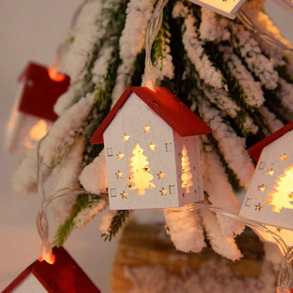 Weihnachtliche LED-Lichterkette mit roten und weißen Häuschen, Tannenbaum-Motiv, festliche Dekoration.