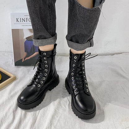 Schwarze Lederstiefel mit Schnürung, robuste Sohle, modisch, Damenstiefel, Herbstmode.