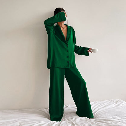 Satinpyjamasset – Isabella Hösttrollkonst-utgåva