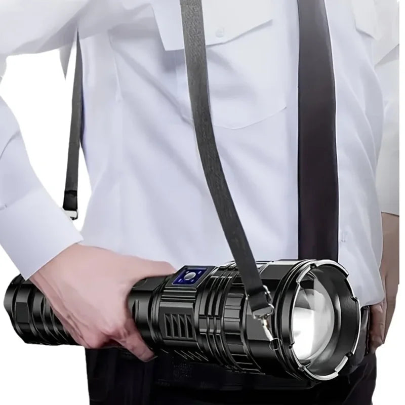 Uppladdningsbar 10000 lumen LED-ficklampa – Striker