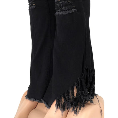 Schwarze zerrissene Jeans mit Fransen, Damenmode, trendige Streetwear, Baumwolle.