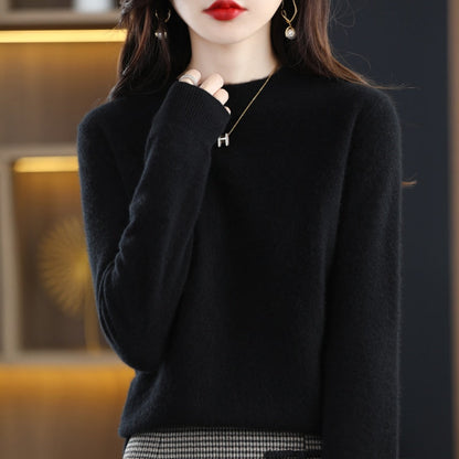 Frau in schwarzem Kaschmirpullover, elegantes Design, Herbstmode, Damenbekleidung.