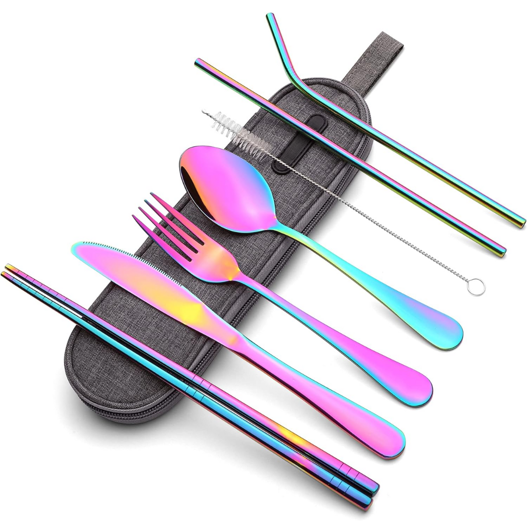Buntes Edelstahl-Besteckset mit Etui, umweltfreundlich, wiederverwendbar, ideal für Reisen.