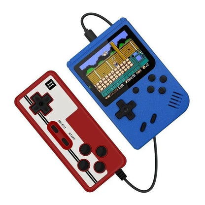 Blauer Retro-Handheld-Spielkonsole mit rotem Controller, 8-Bit-Spiele, tragbar, nostalgisch.