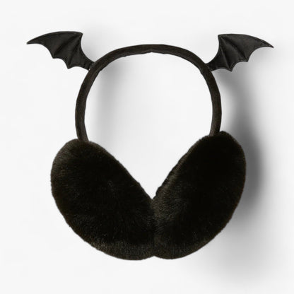 Schwarze Plüsch-Ohrenschützer mit Fledermausflügeln, modisches Winteraccessoire.