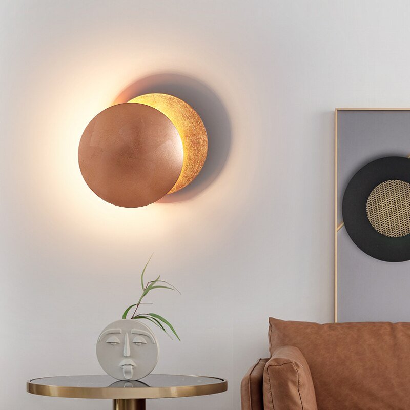 Moderne runde Wandleuchte aus Kupfer, warmes Licht, Wohnzimmerdekoration, zeitgenössisches Design.