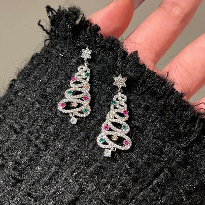 Weihnachtsbaum-Ohrringe, silber, mit bunten Kristallen, festlicher Schmuck, Damenaccessoire.