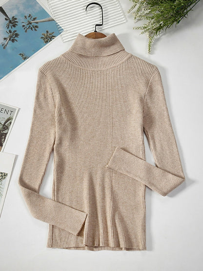 Beiger Rollkragenpullover Damen, gerippt, langärmelig, aus Baumwolle, elegant, Herbstmode.