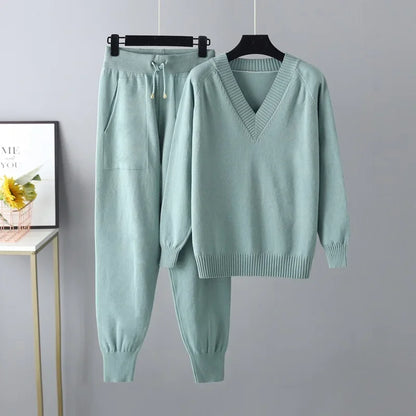 Dam tvådelat stickset med V-ringad tröja och byxor – Noelia