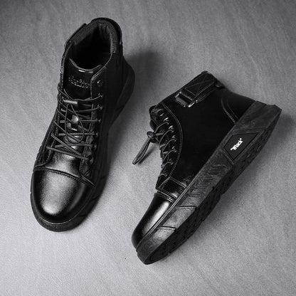 Schwarze Lederstiefel für Herren, hohe Schnürung, rutschfeste Sohle, modisch und robust.